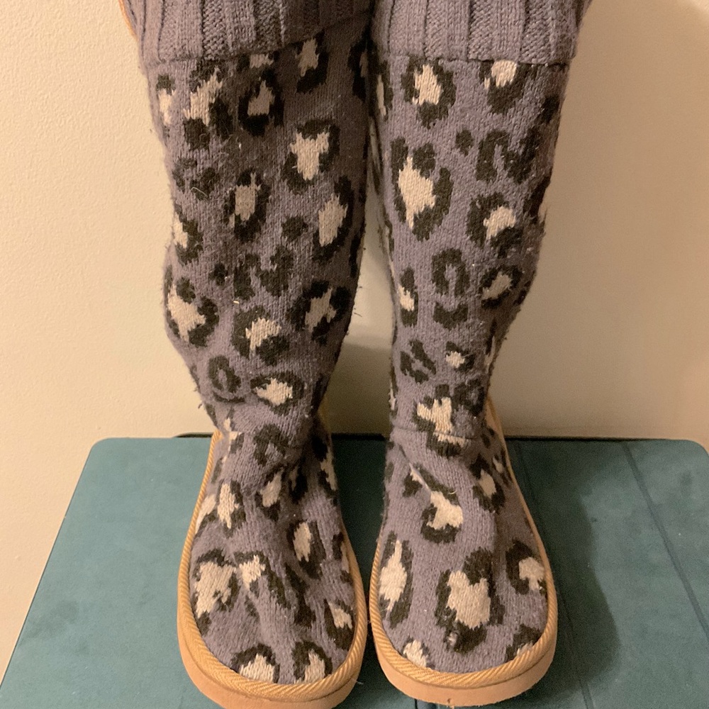 Rare leopard VS PINK Muk Luks